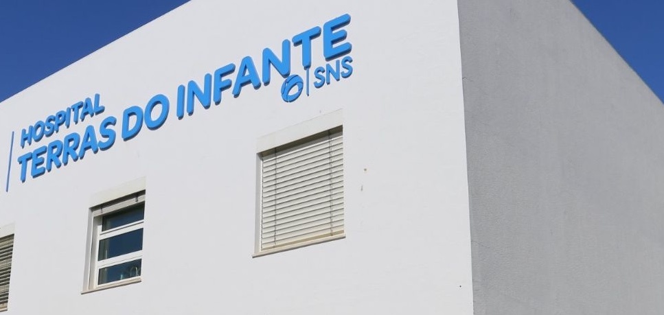 Delegação da Assembleia Municipal de Lagos visita Hospital Terras do Infante