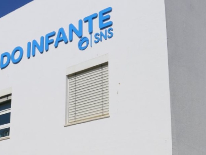 Delegação da Assembleia Municipal de Lagos visita Hospital Terras do Infante