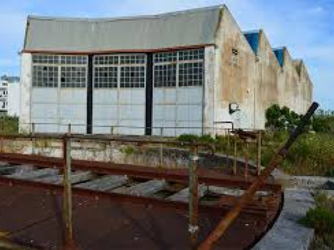 Continua o abandono da antiga cocheira de locomotivas do Terminal Ferroviário de Lagos